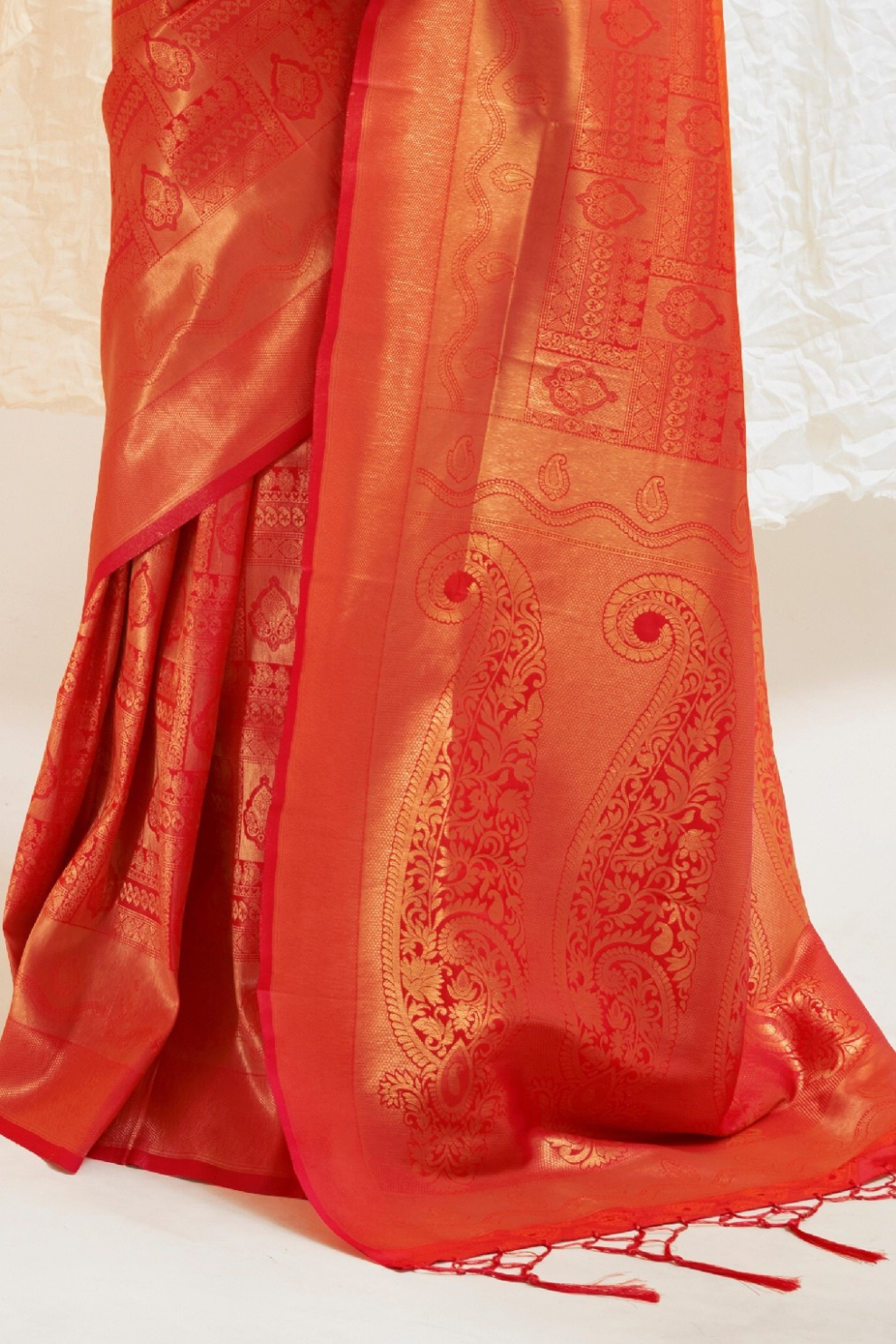 Kanjivaram Silk Saree with Traditional Handloom Weaving Art