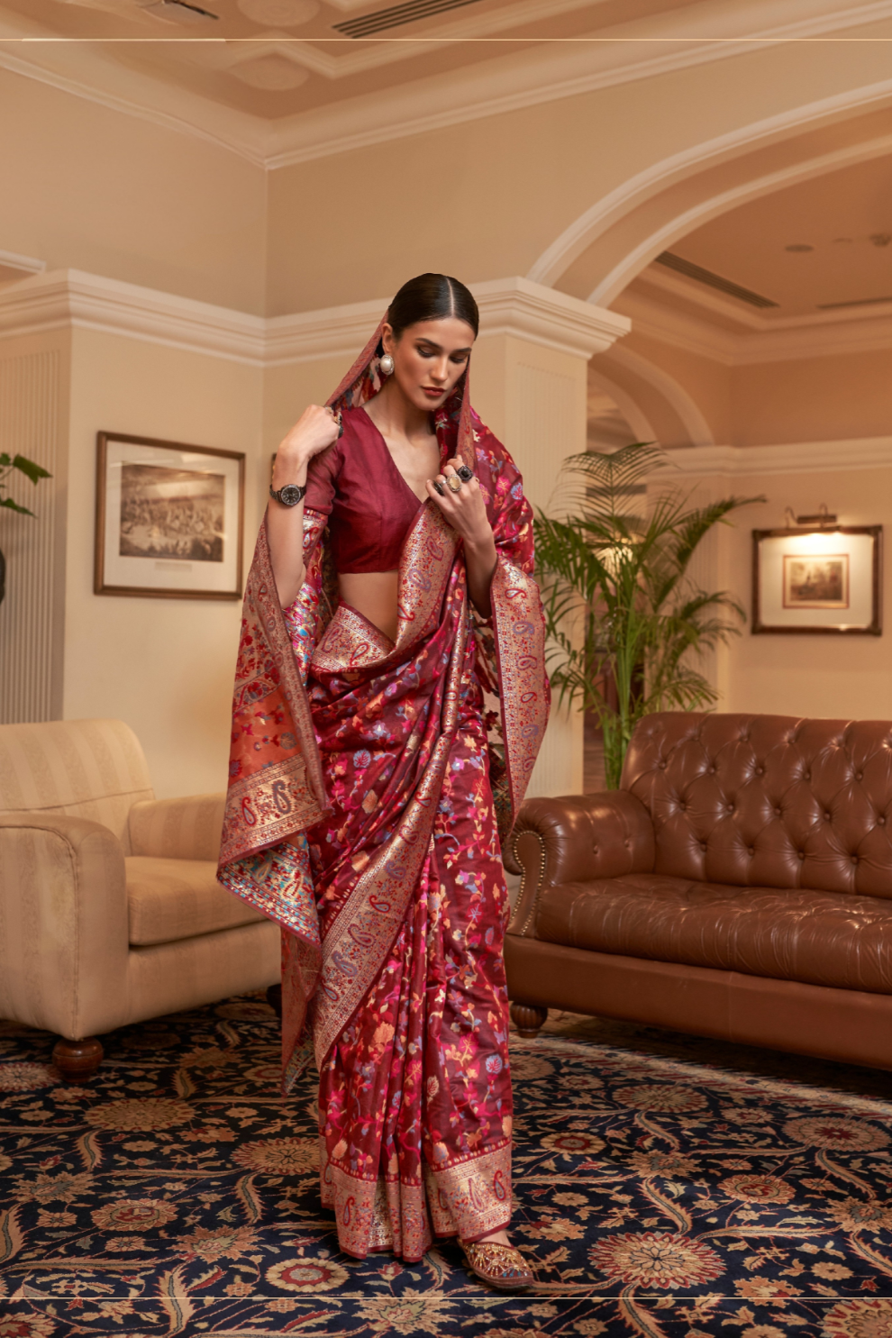 Elegant Handloom Weaving Saree with Traditional Artisan Detail