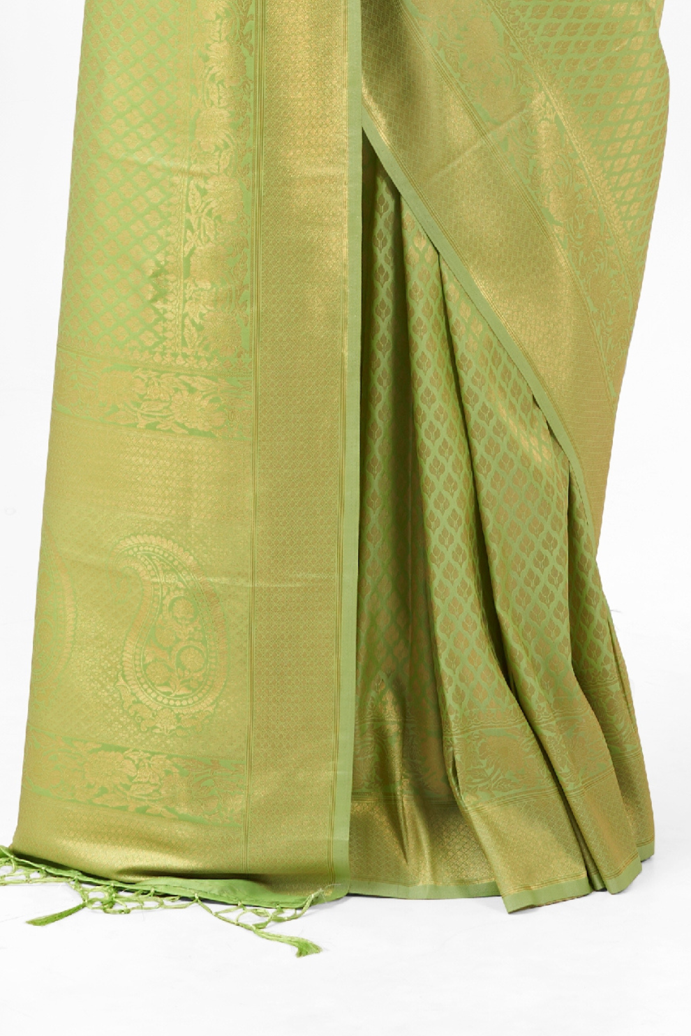 Handloom Woven Kanjivaram Silk Saree with Rich Traditional Design