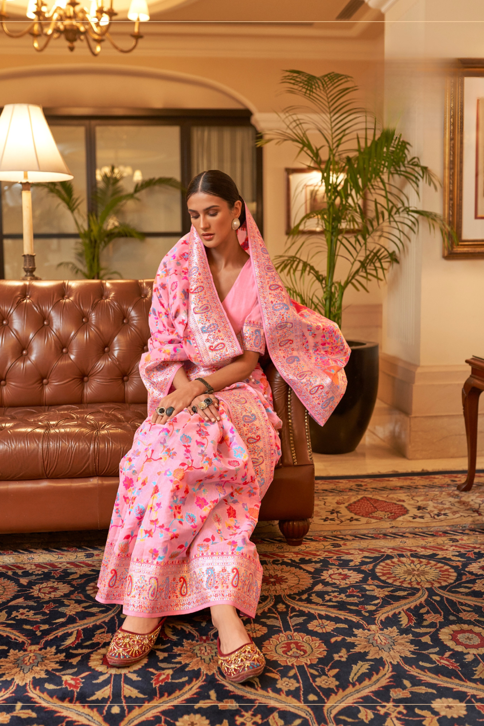 Elegant Handloom Weaving Saree with Traditional Artisan Detail