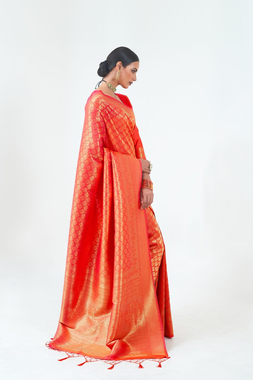 Kanjivaram Silk Saree with Traditional Handloom Weaving Art