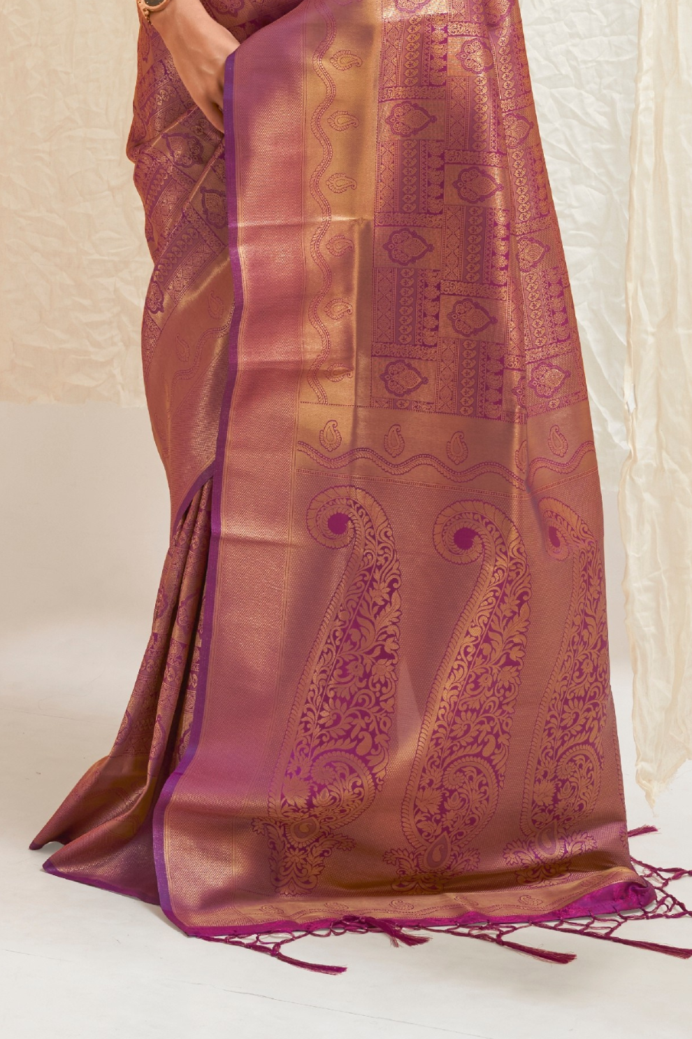 Kanjivaram Silk Saree with Traditional Handloom Weaving Art