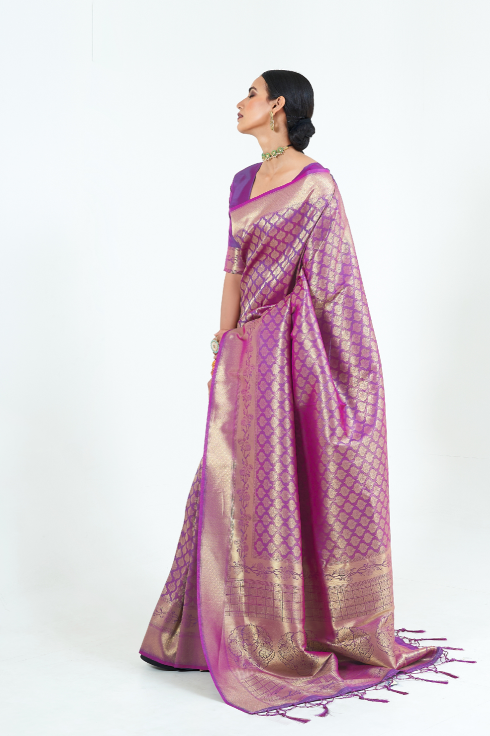 Kanjivaram Silk Saree with Traditional Handloom Weaving Art