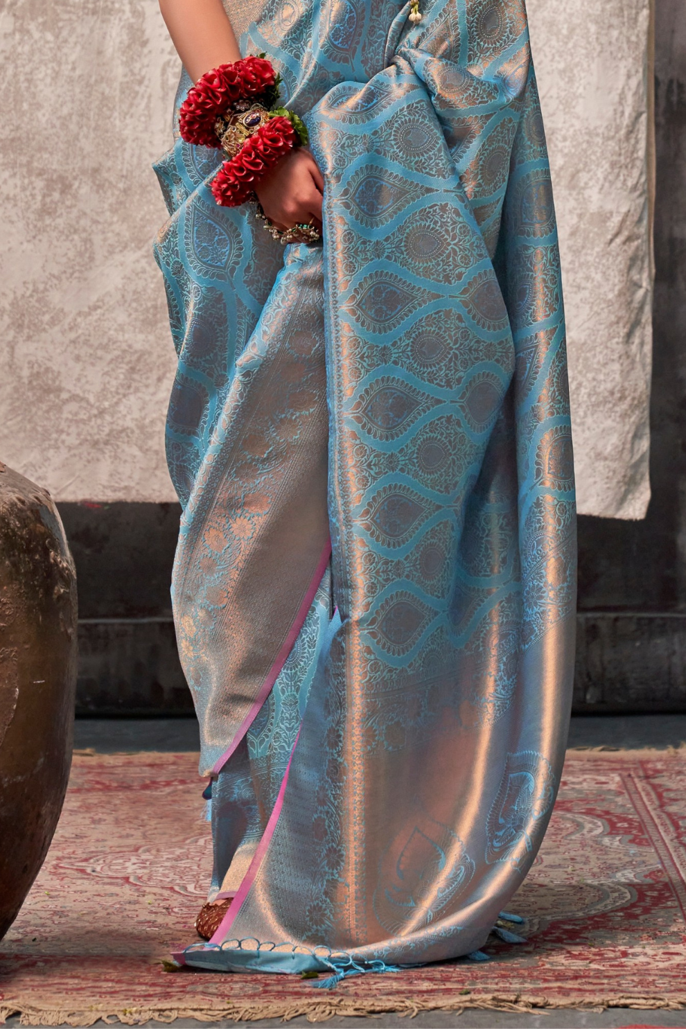 Elegant Handwoven Pure Silk Saree with Zari Design