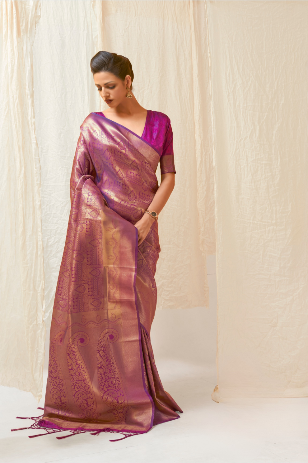 Kanjivaram Silk Saree with Traditional Handloom Weaving Art
