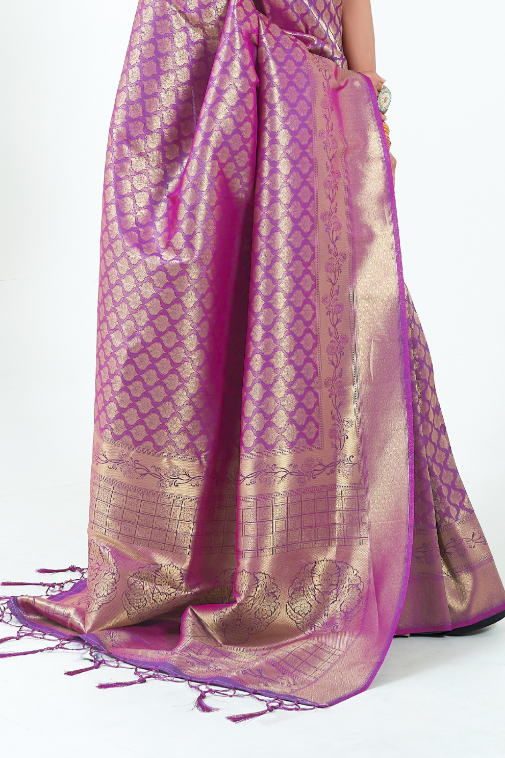 Kanjivaram Silk Saree with Traditional Handloom Weaving Art