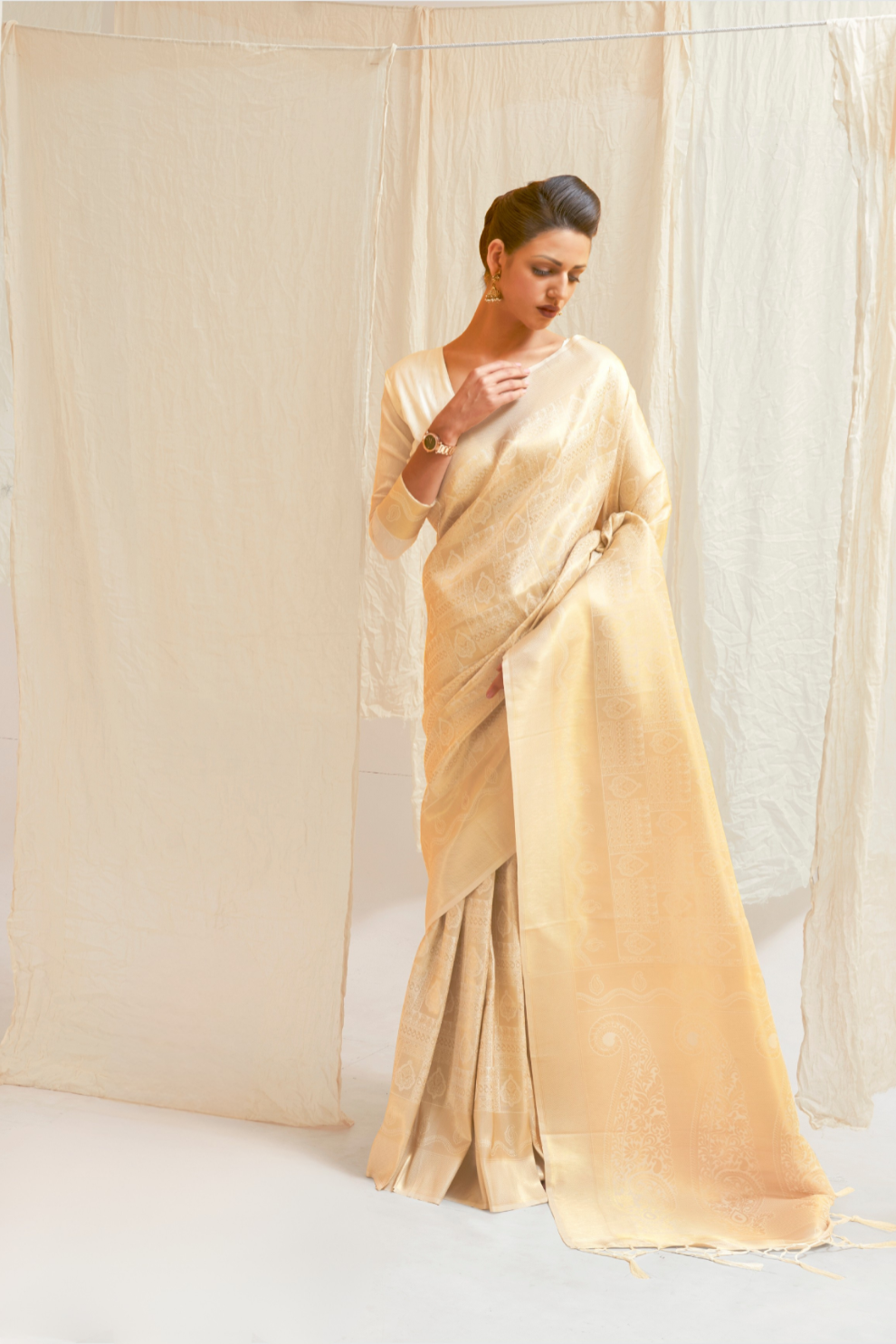 Kanjivaram Silk Saree with Traditional Handloom Weaving Art