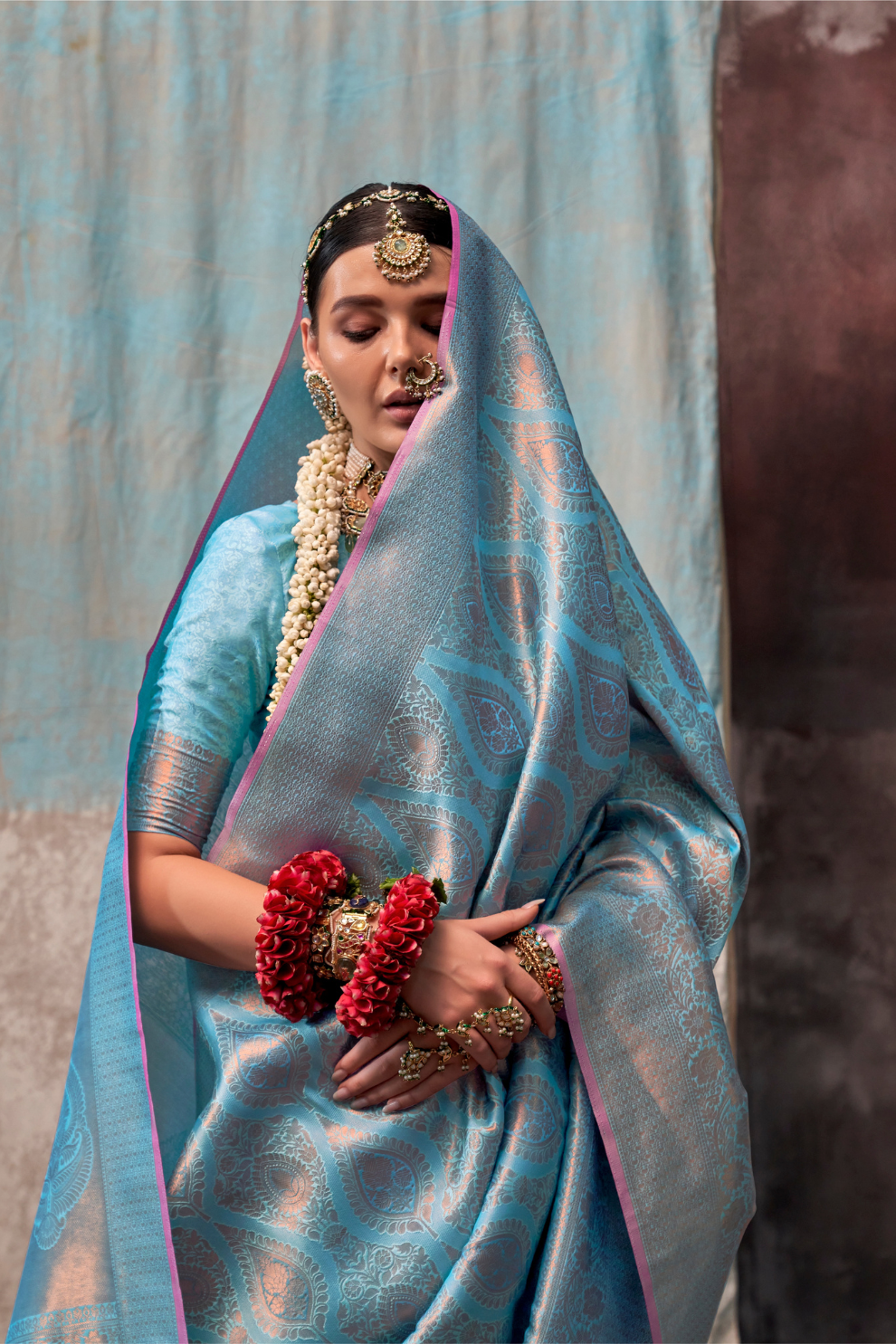 Elegant Handwoven Pure Silk Saree with Zari Design