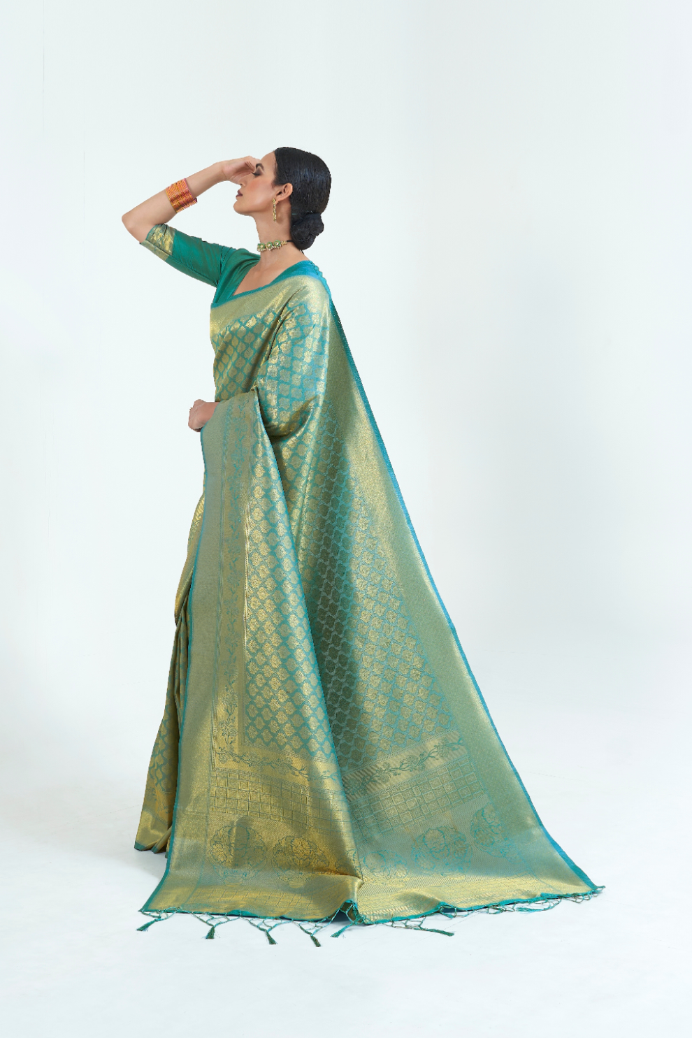 Kanjivaram Silk Saree with Traditional Handloom Weaving Art