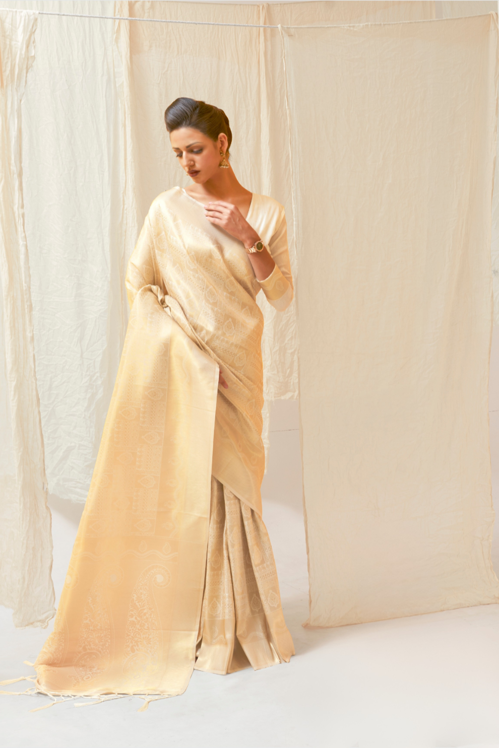 Kanjivaram Silk Saree with Traditional Handloom Weaving Art