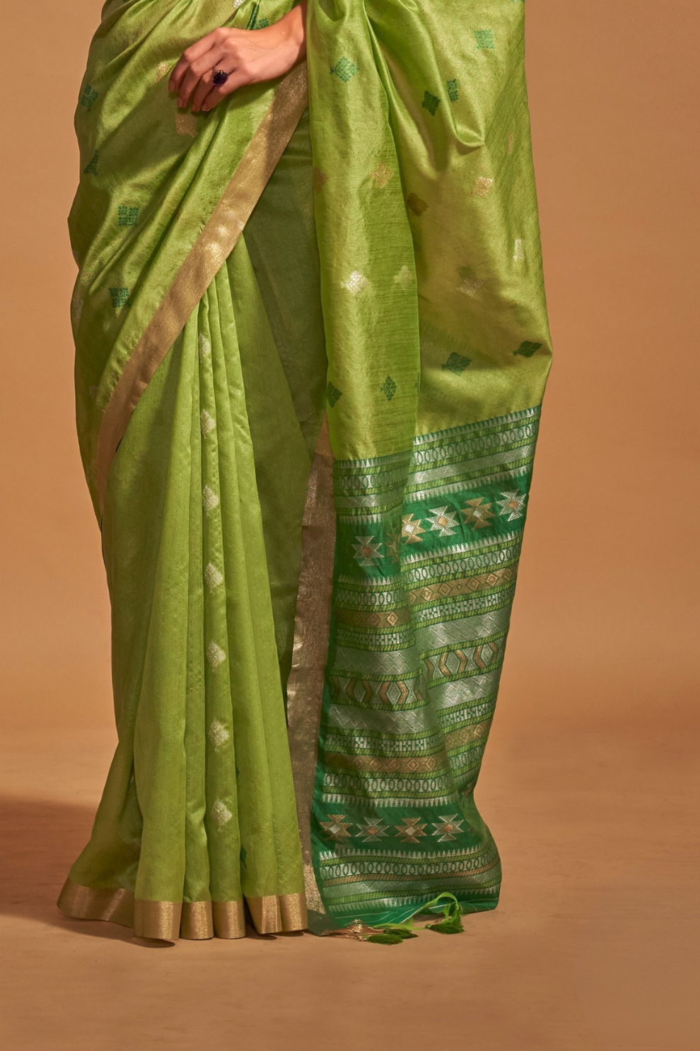 Handloom Weaving Silk Saree with Elegant Designer Finish