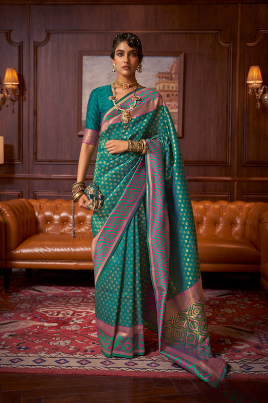 Elegant Handloom Saree with Traditional Zari Weaving