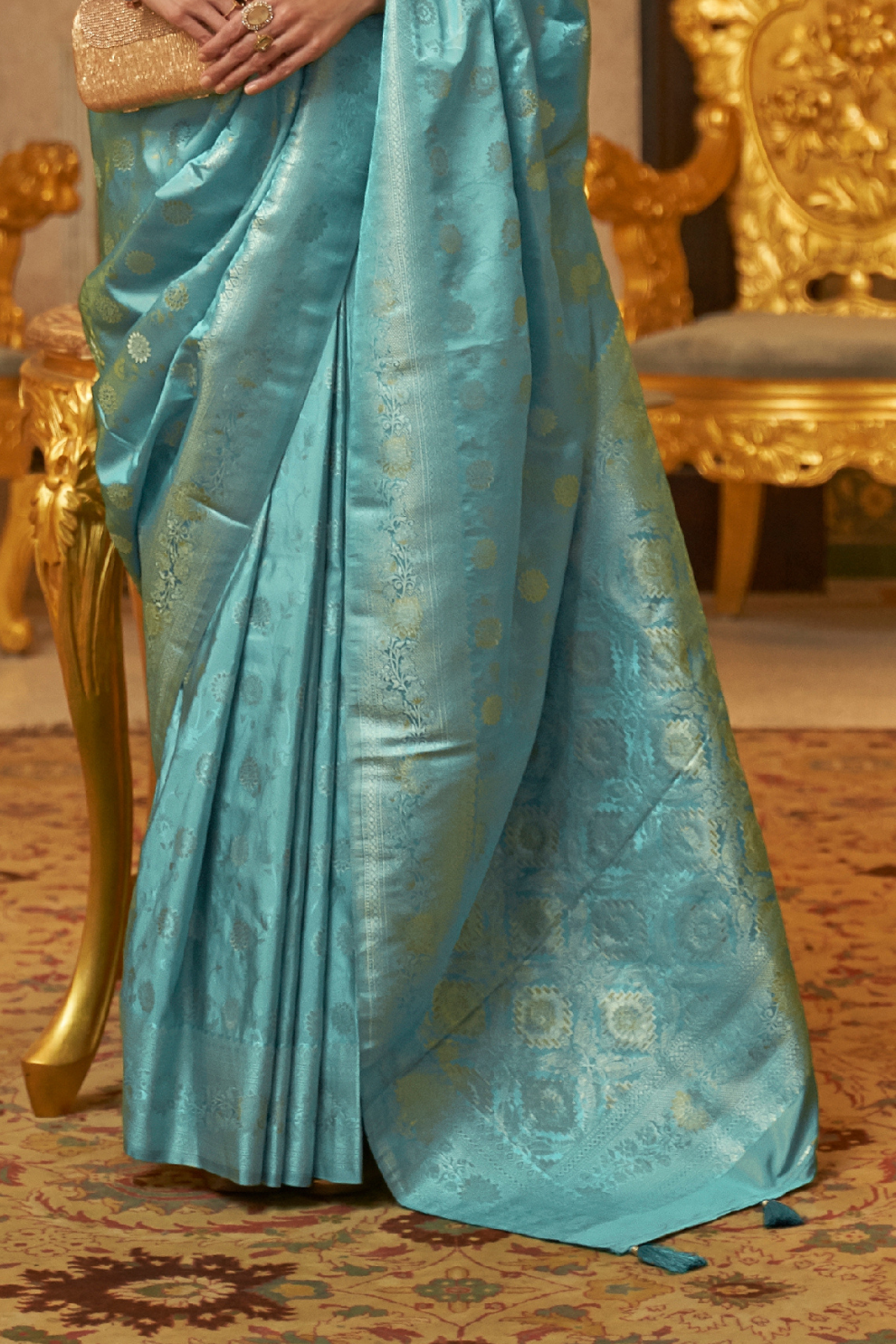 Timeless Handloom Weaving Silk Saree with Traditional Craftsmanship