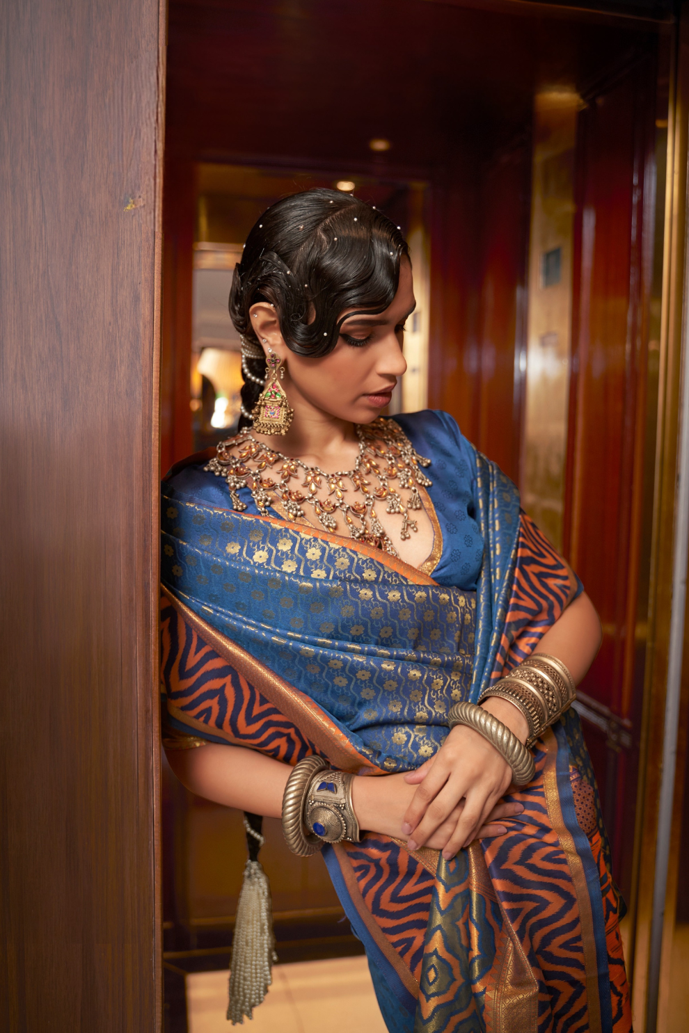 Elegant Handloom Saree with Traditional Zari Weaving