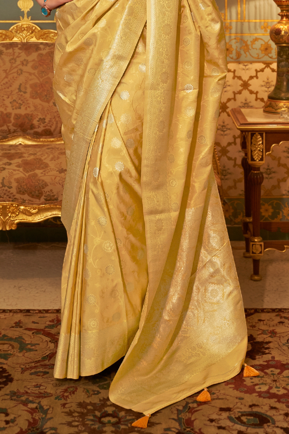 Timeless Handloom Weaving Silk Saree with Traditional Craftsmanship