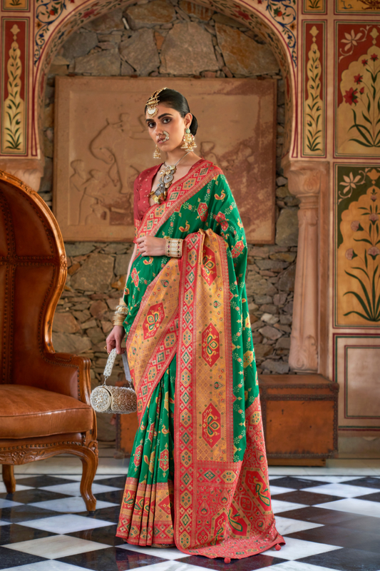 Graceful Silk Saree with Timeless Printed Art Design