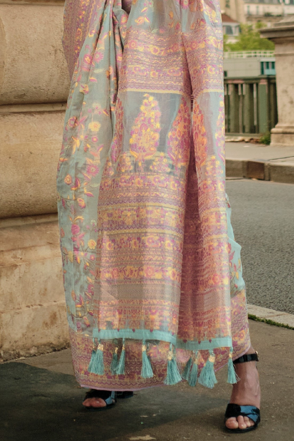 Kashmiri Organza Saree with Intricate Weaving Elegance