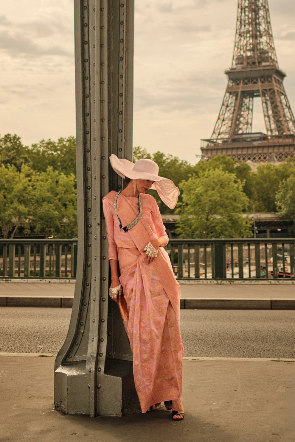 Kashmiri Organza Saree with Intricate Weaving Elegance
