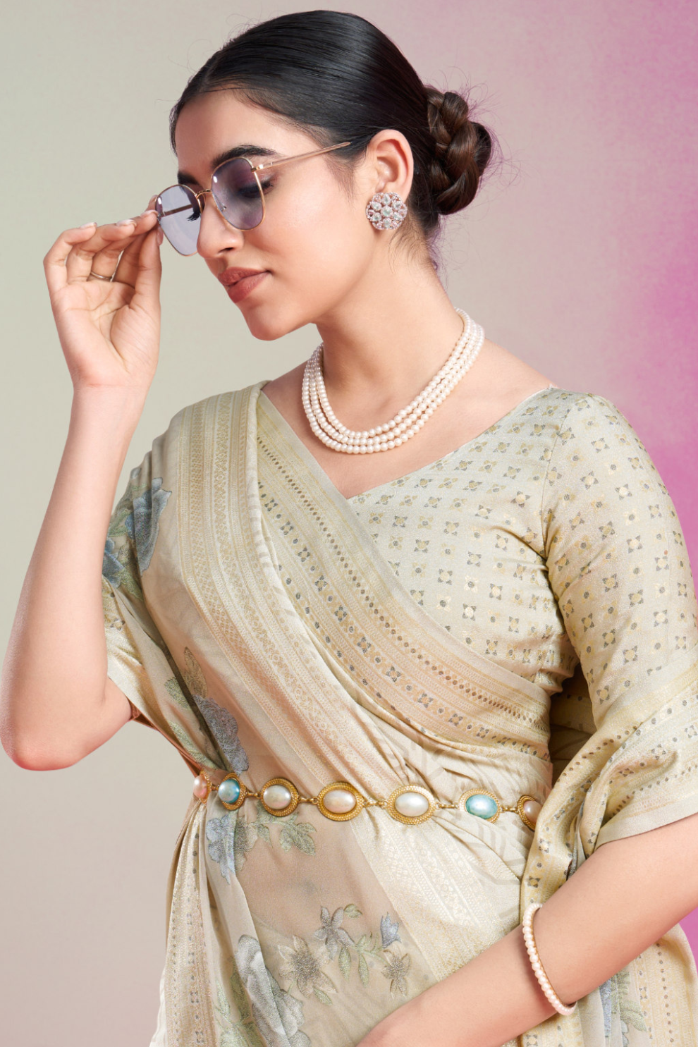 Luxury Georgette Saree Featuring Burnout Detailing