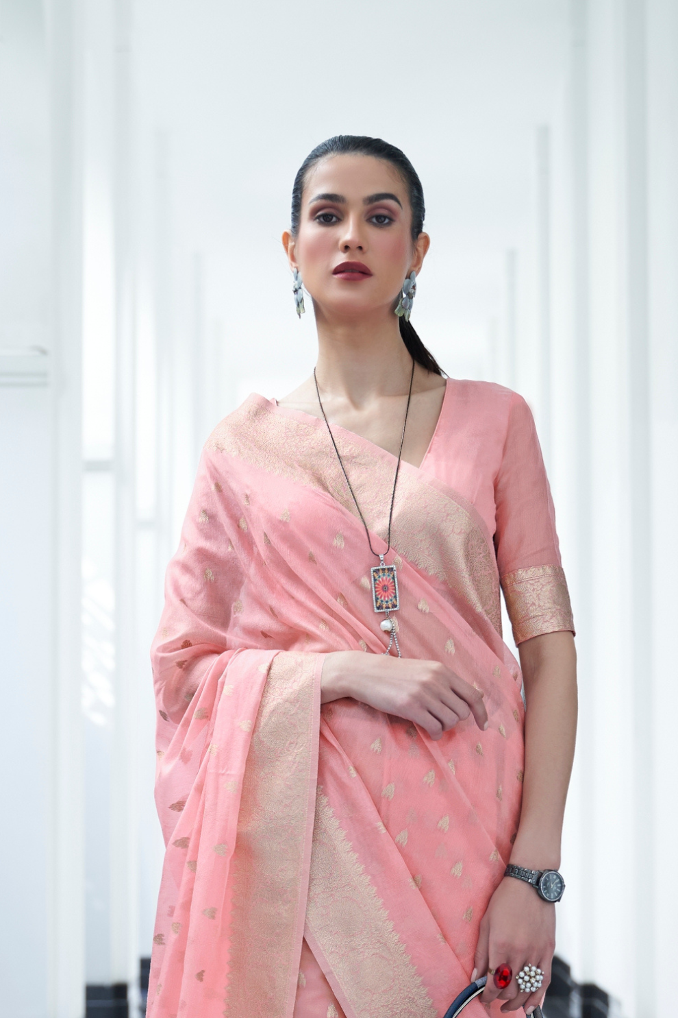 Elegant Mukaish Saree with Traditional Handloom Weaving