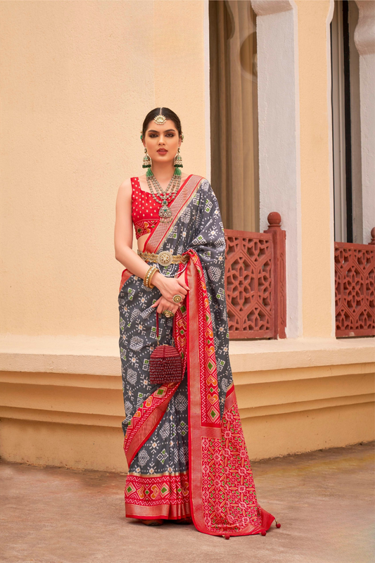 Elegant Silk Saree Featuring Classic Patola Print Work