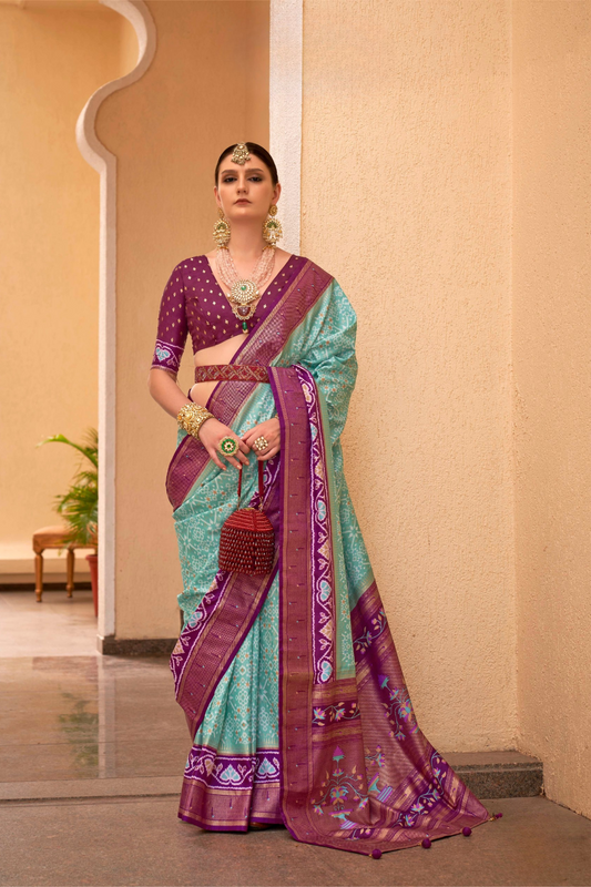 Elegant Silk Saree Featuring Classic Patola Print Work