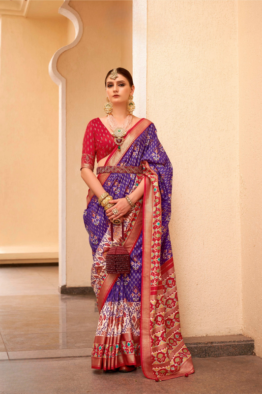 Elegant Silk Saree Featuring Classic Patola Print Work