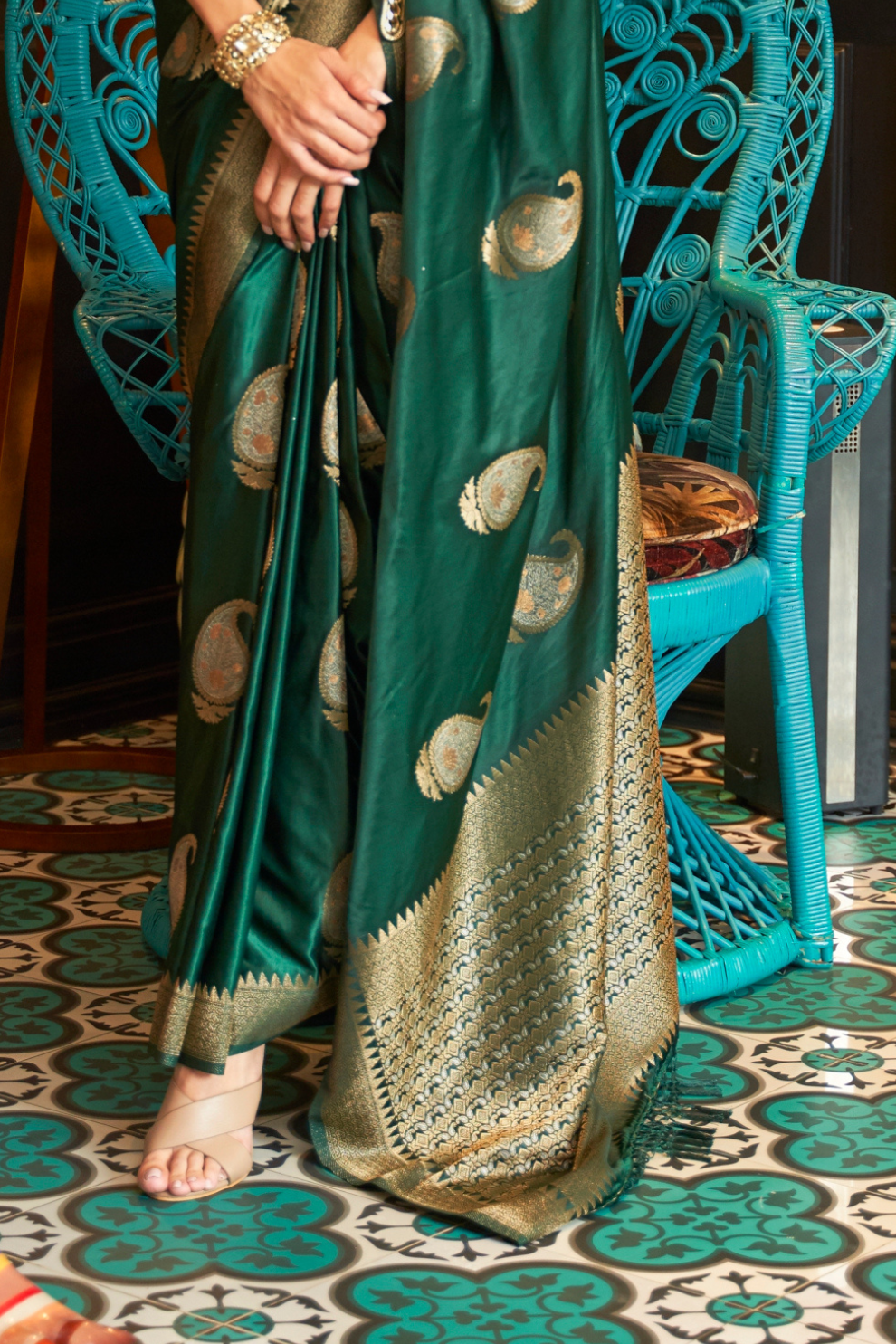 Glossy Nylon Weaving Silk Saree for Festive & Formal Elegance