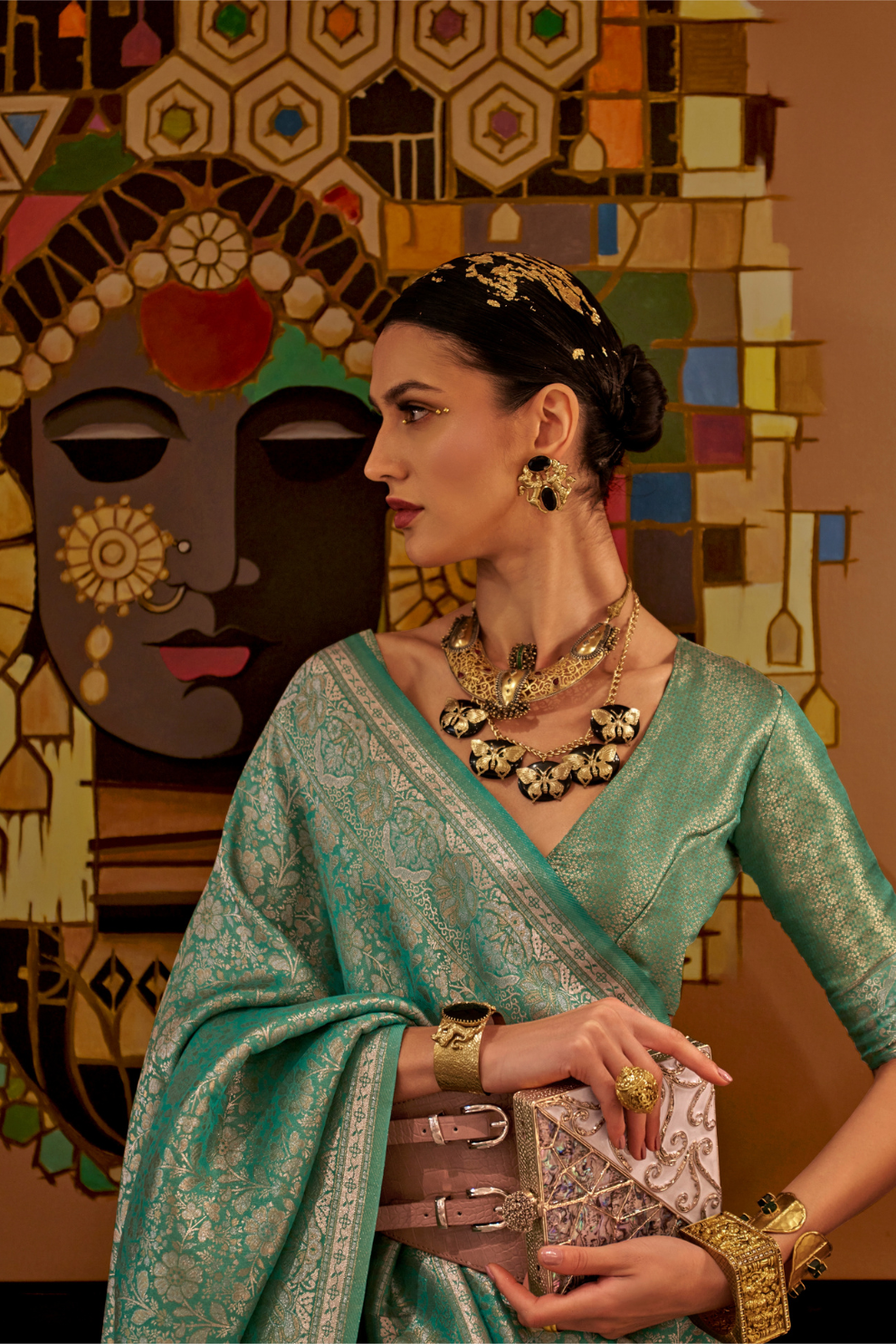 Traditional Kanchipuram Silk Saree with Handloom Weaving Elegance