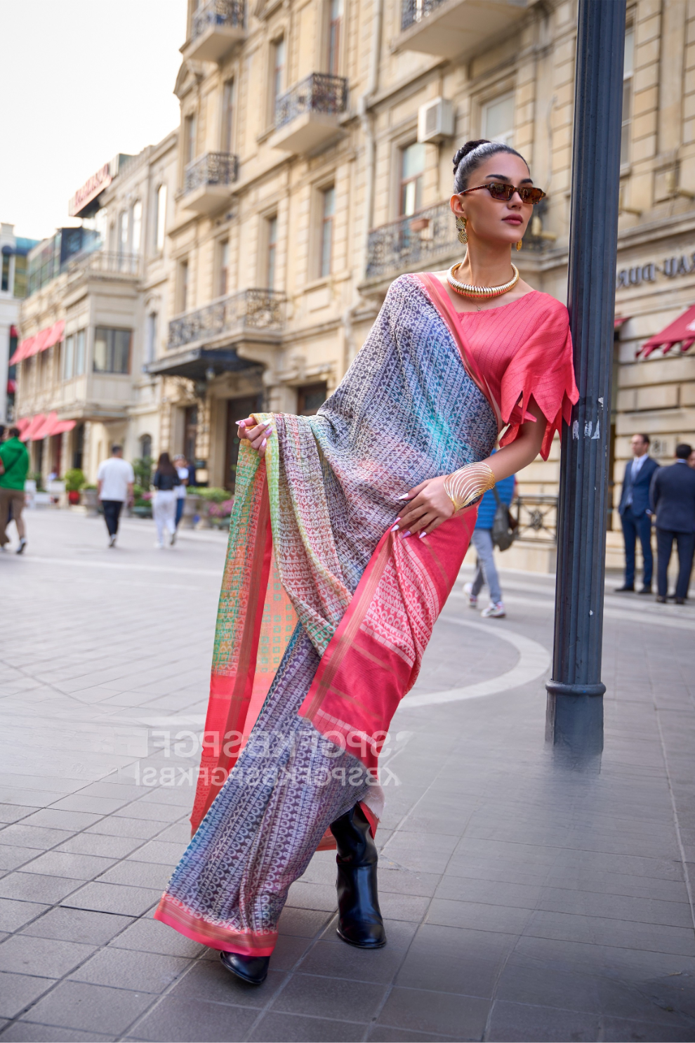 Elegant Poly Viscose Printed Saree with Handloom Weaving Detailing