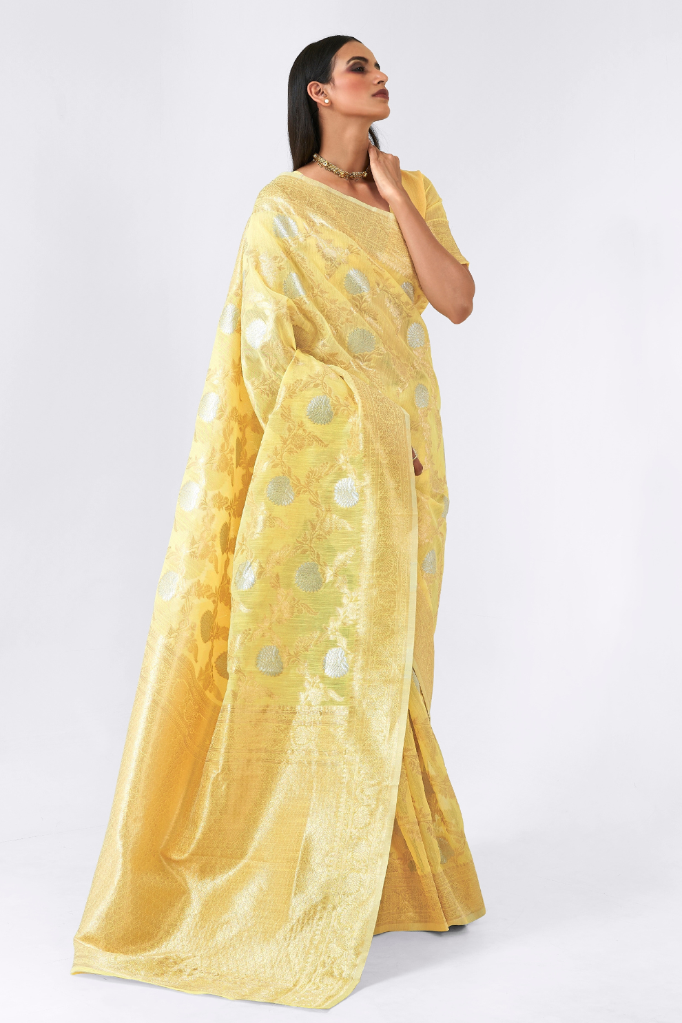 Traditional Linen Silk Saree with Elegant Zari Patterns