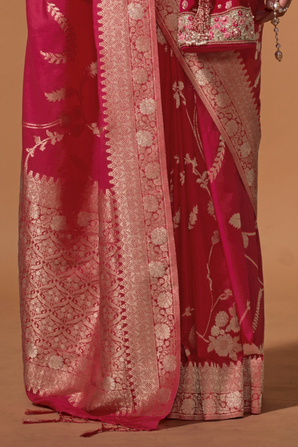 Pure Georgette Handloom Woven Silk Saree with Graceful Texture