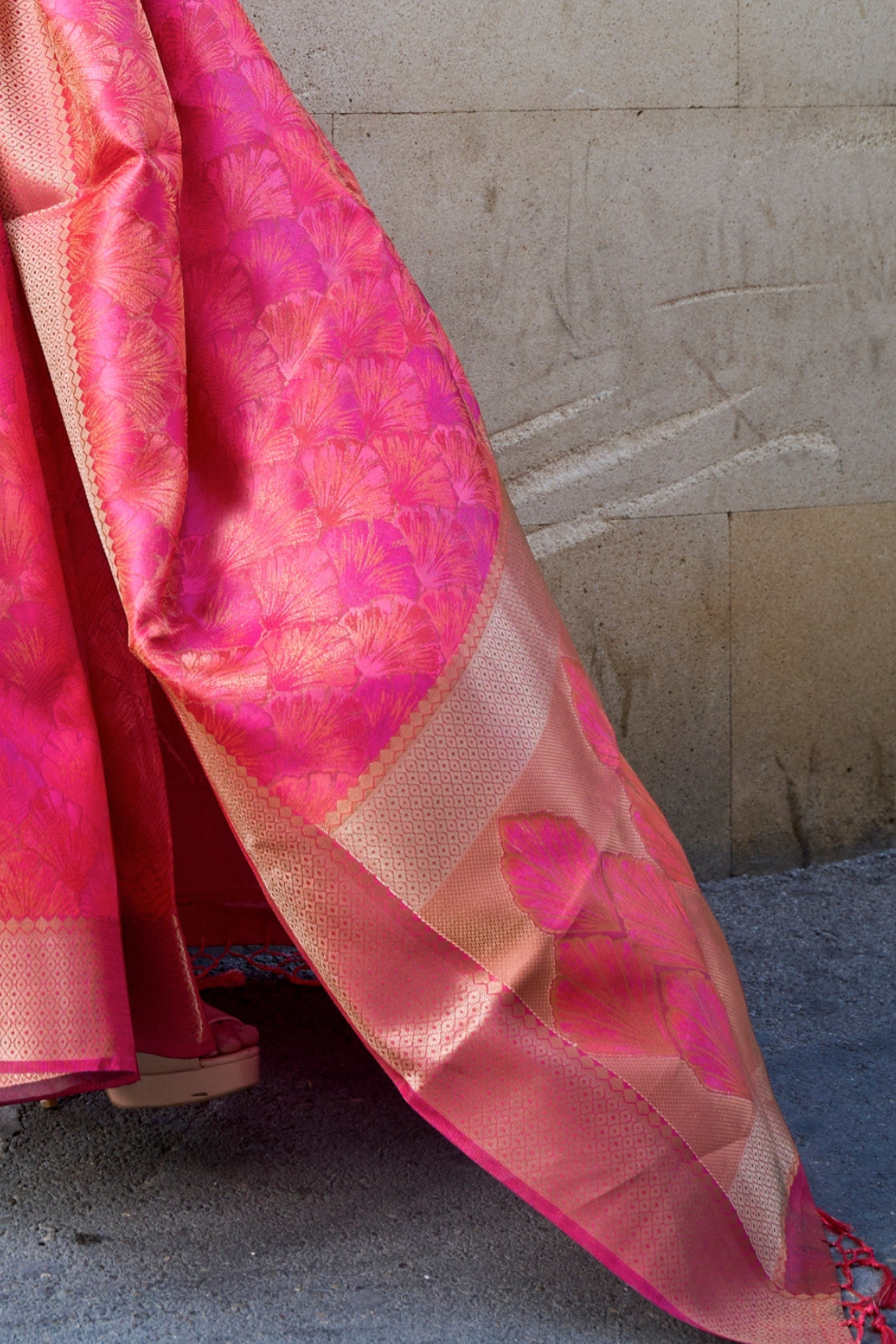 Pure Handloom Two Tone Organza Weaving Saree with Subtle Zari Shine