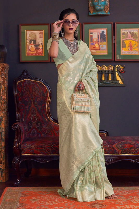 Graceful Handloom Woven Silk Saree with Traditional Charm