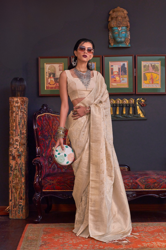 Graceful Handloom Woven Silk Saree with Traditional Charm