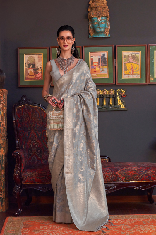 Graceful Handloom Woven Silk Saree with Traditional Charm