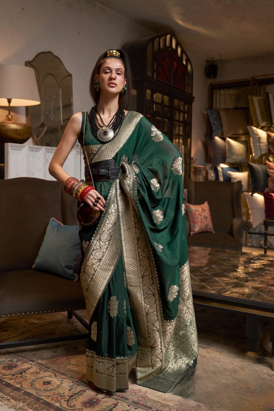 Graceful Georgette Silk Saree with Zari Woven Detailing