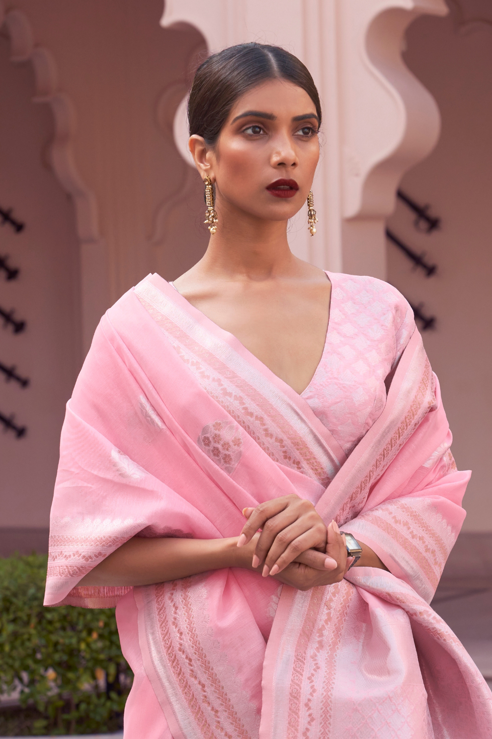 Pure Linen Silk Saree with Traditional Hand Weaving Design