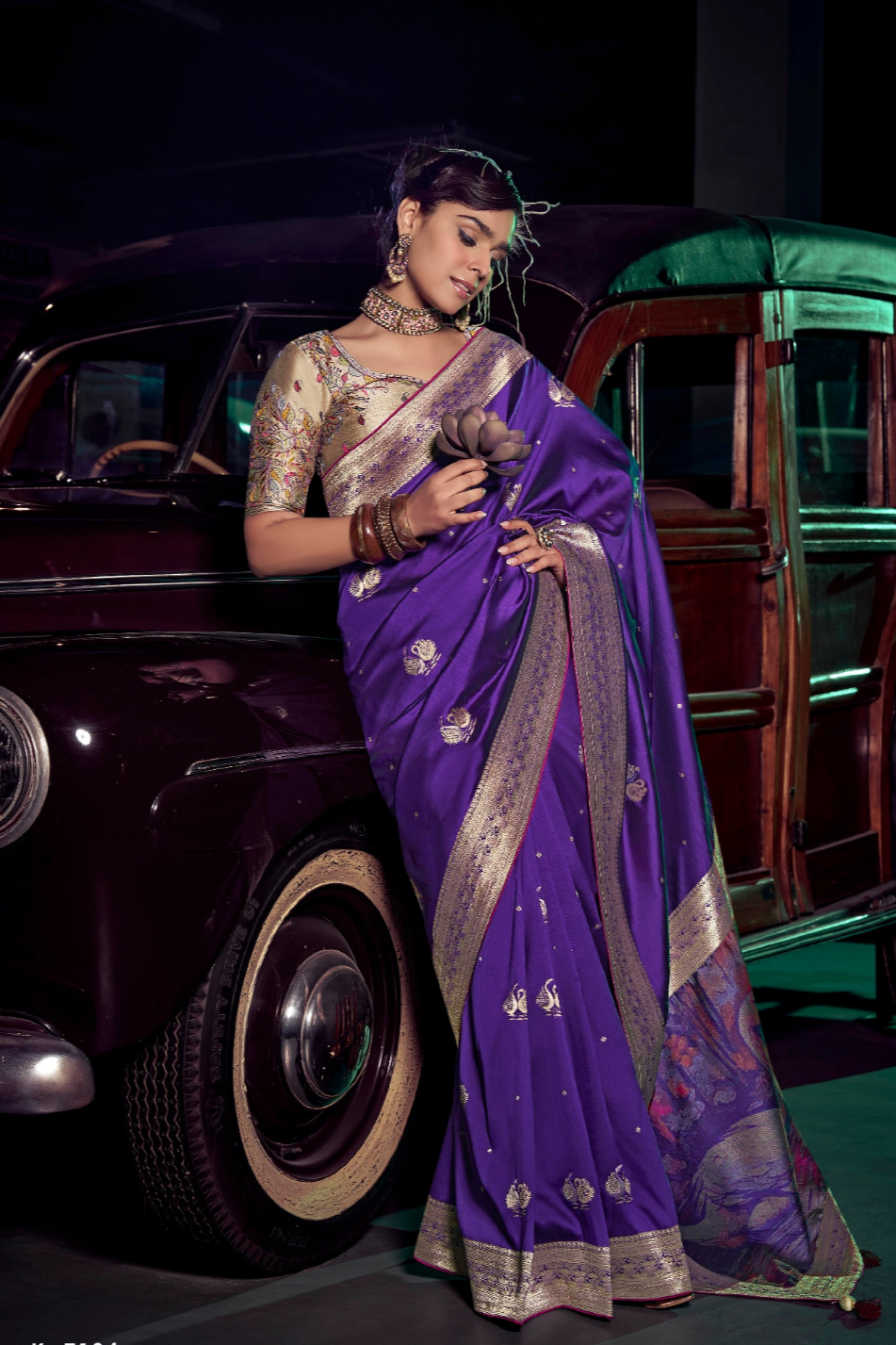 Pure Silk Saree with 3D Weaved Pallu and Heavy - LaVante Fashion