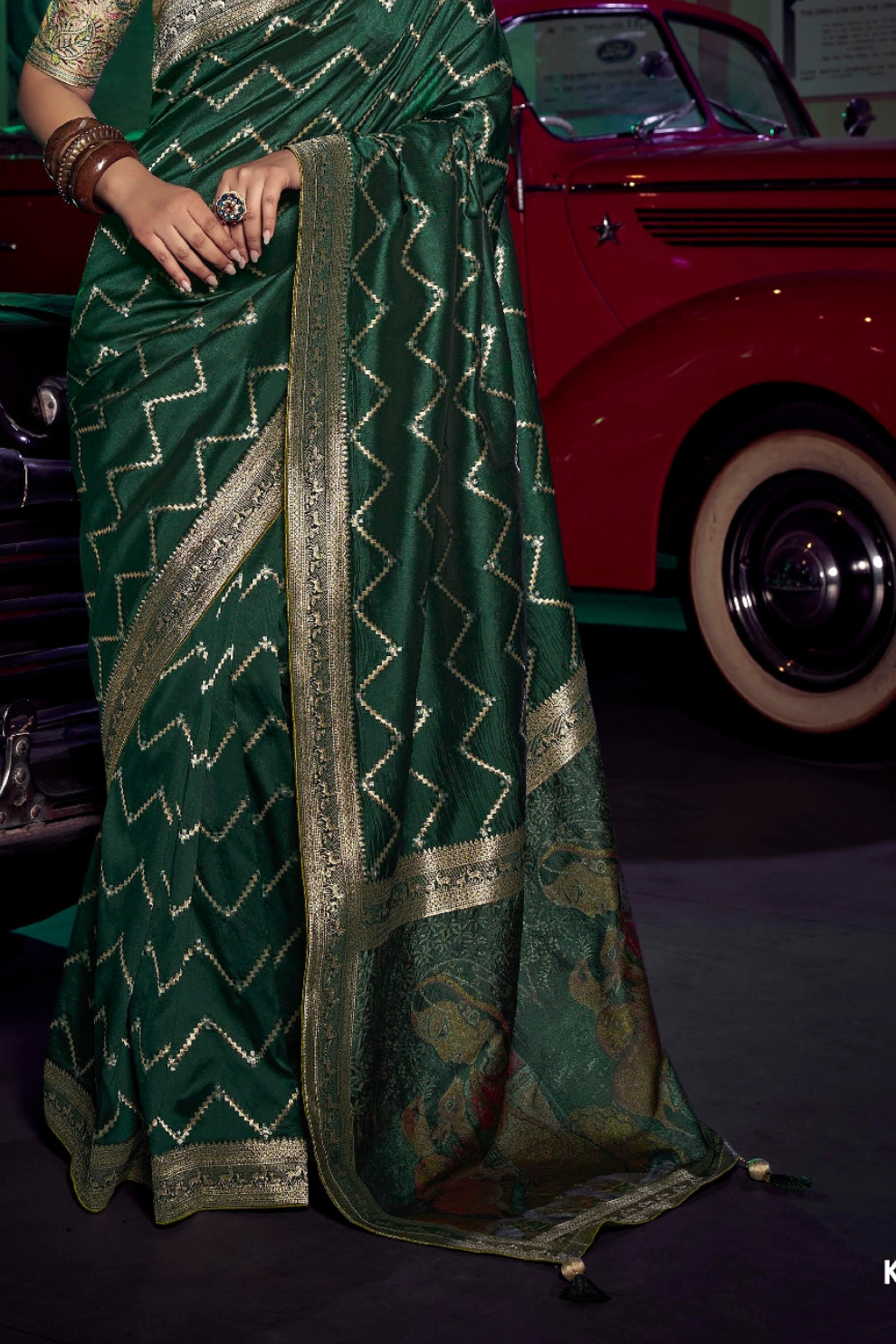 Pure Silk Saree with 3D Weaved Pallu and Heavy - LaVante Fashion