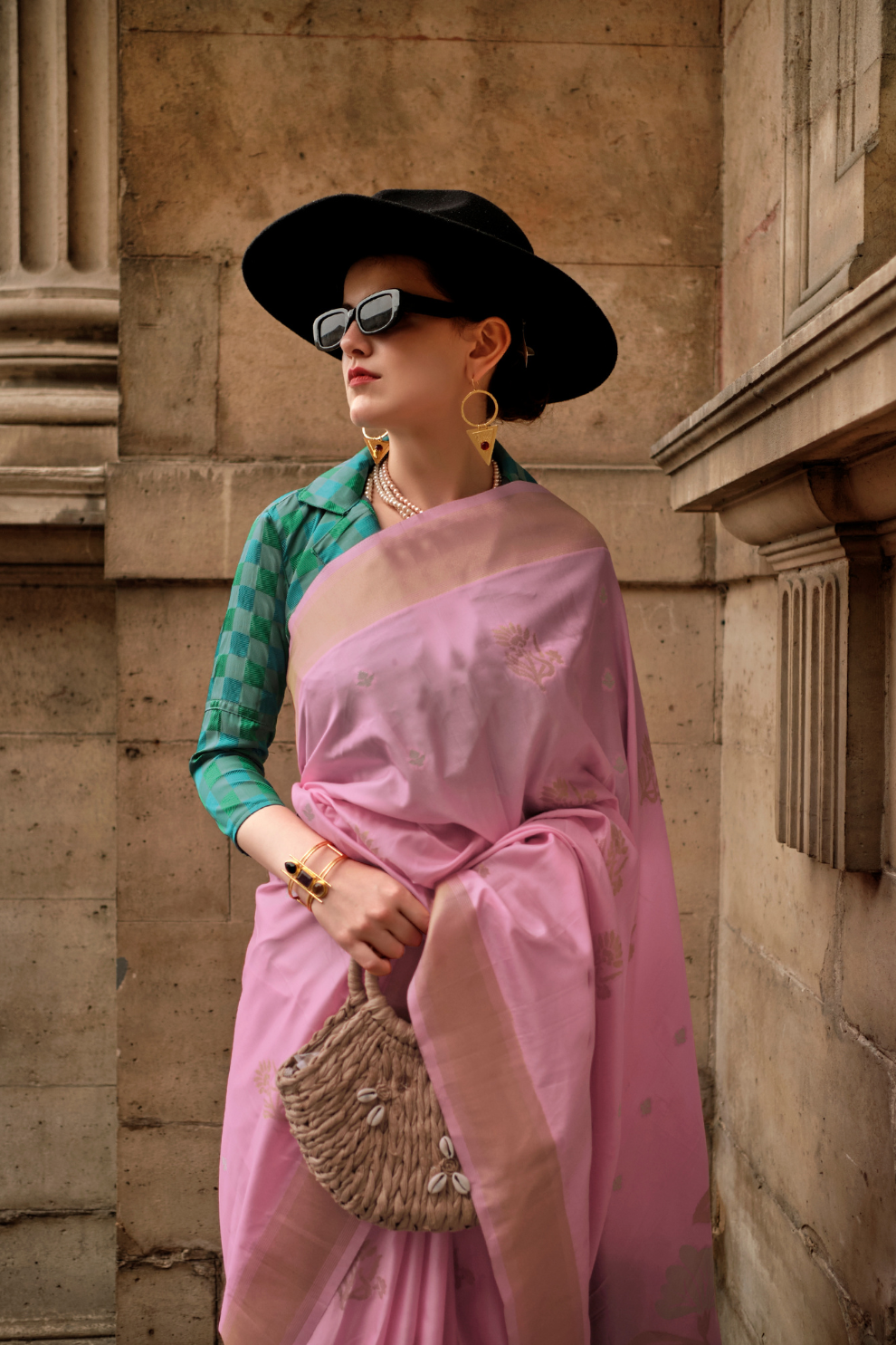 Soft Silk Saree with Elegant Handloom Weaving Design