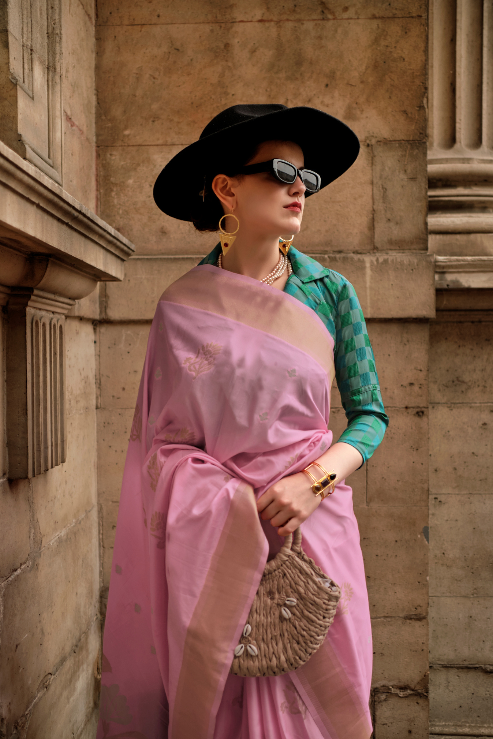 Soft Silk Saree with Elegant Handloom Weaving Design