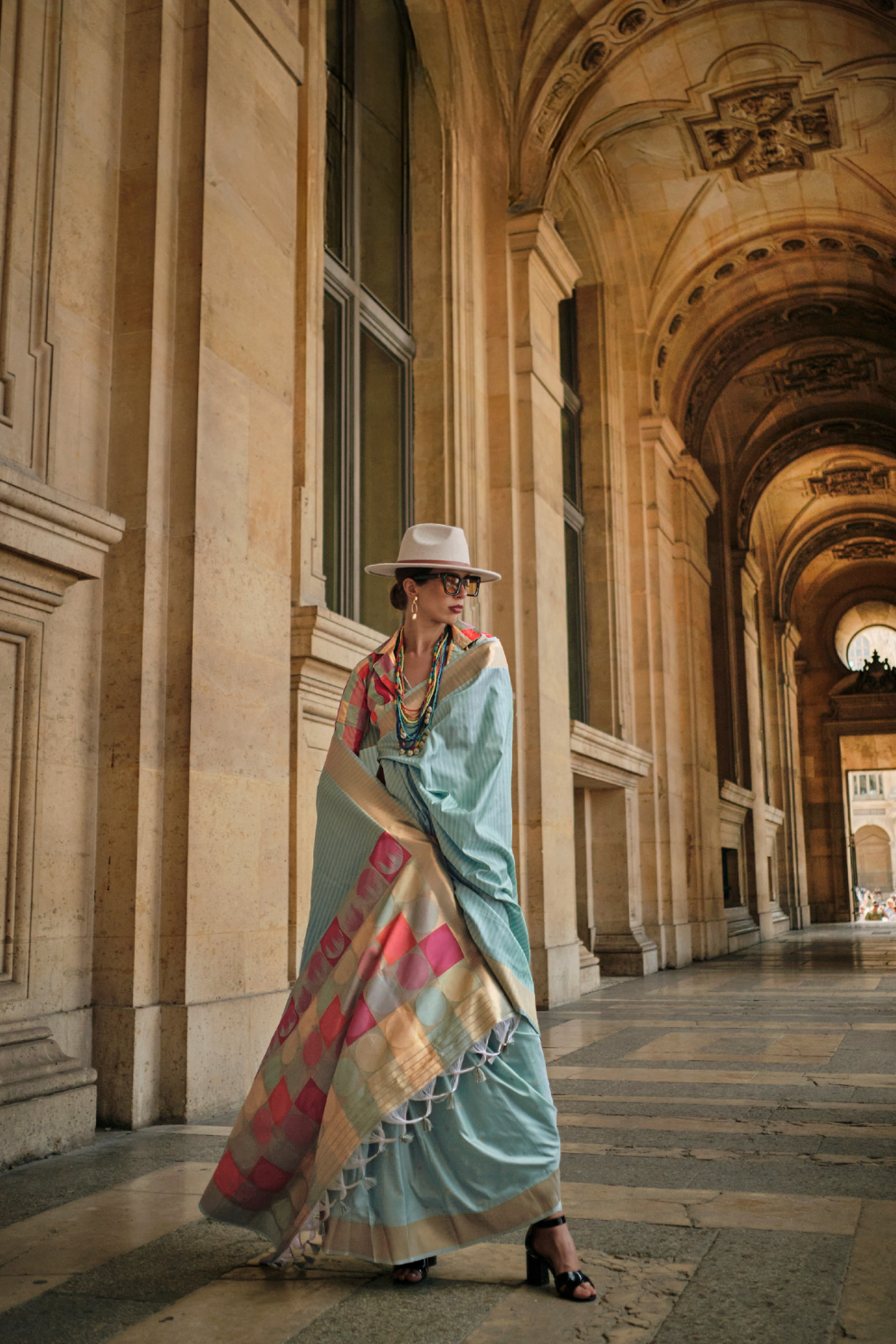 Soft Silk Saree with Elegant Handloom Weaving Design