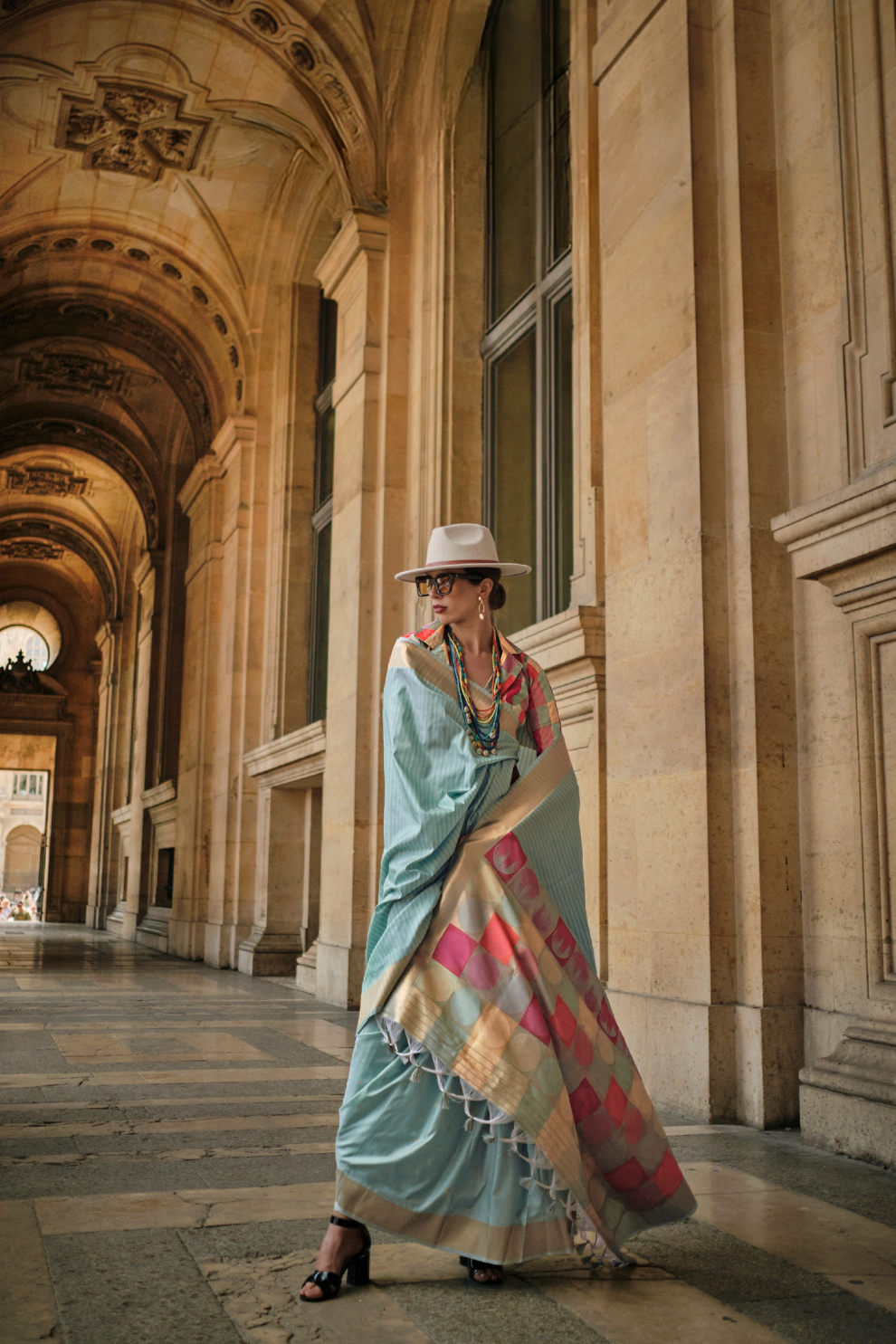 Soft Silk Saree with Elegant Handloom Weaving Design