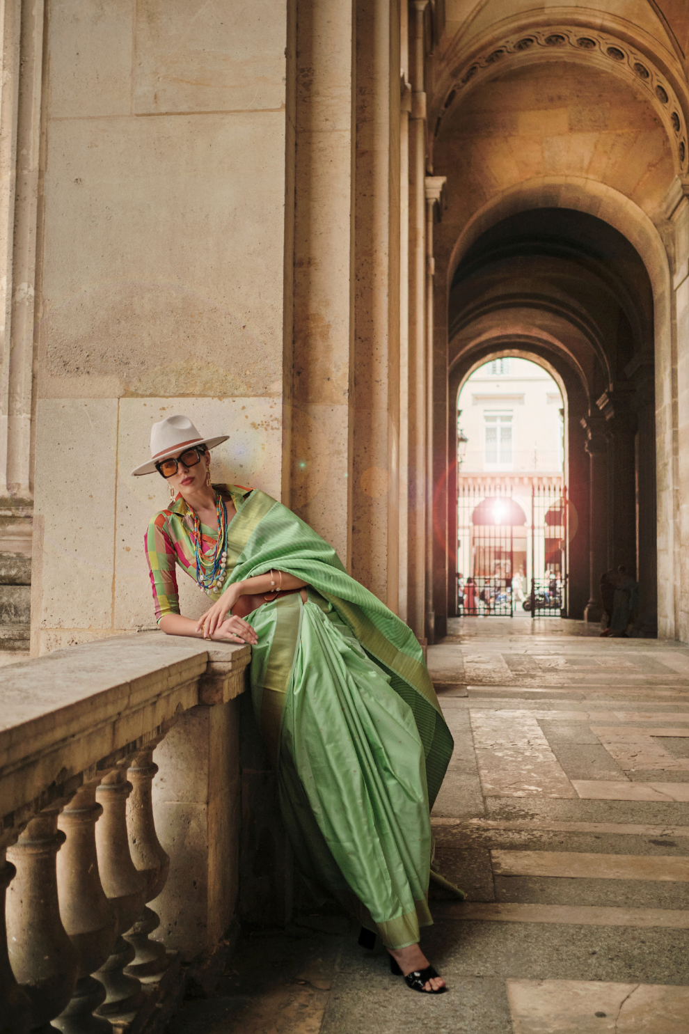Soft Silk Saree with Elegant Handloom Weaving Design