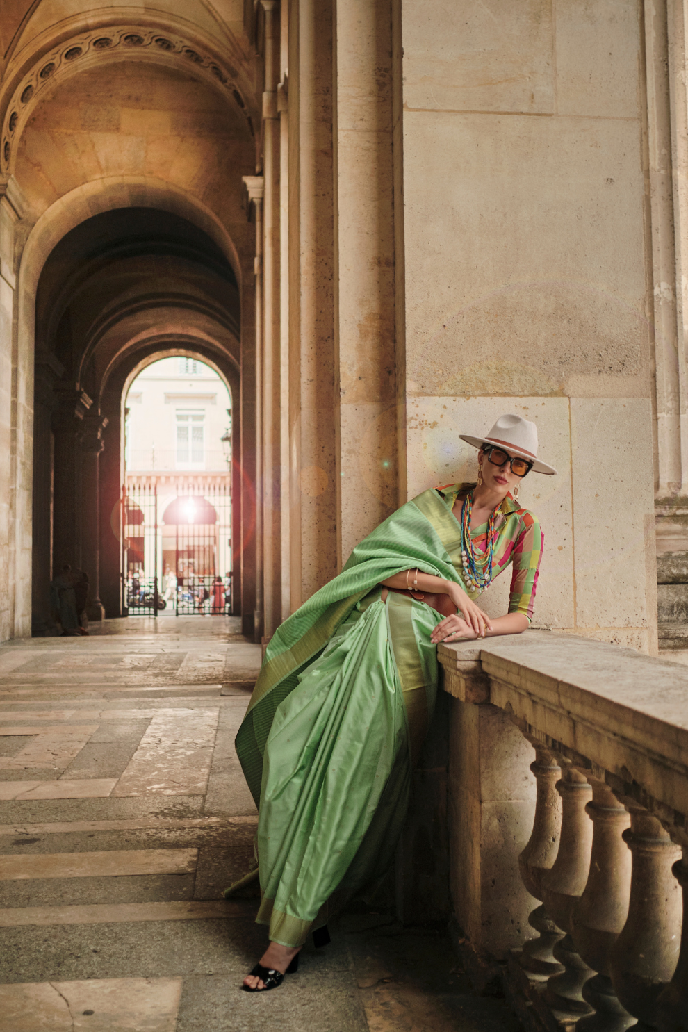 Soft Silk Saree with Elegant Handloom Weaving Design