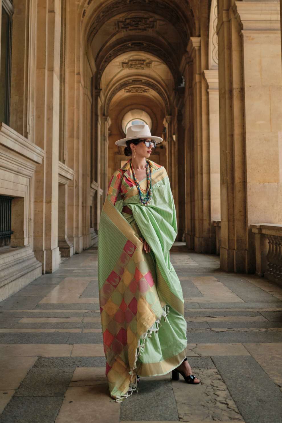 Soft Silk Saree with Elegant Handloom Weaving Design