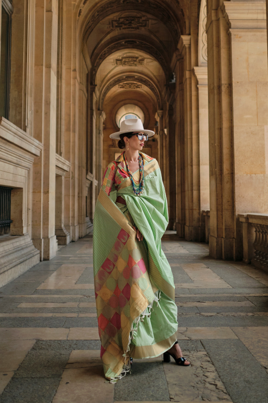 Soft Silk Saree with Elegant Handloom Weaving Design