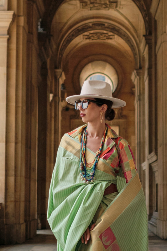 Soft Silk Saree with Elegant Handloom Weaving Design