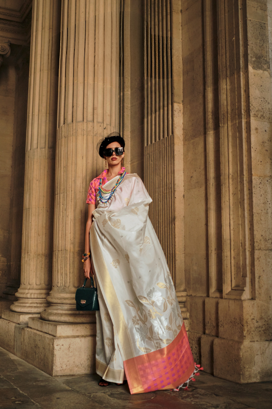 Soft Silk Saree with Elegant Handloom Weaving Design